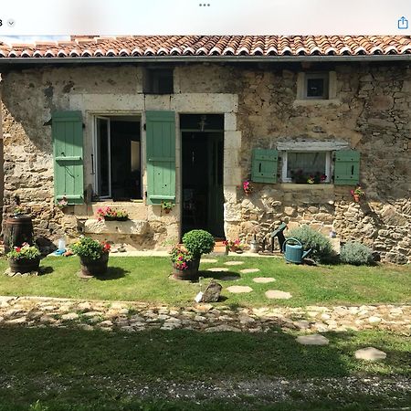 Le Petit Grange Bed and Breakfast Le Lindois Εξωτερικό φωτογραφία